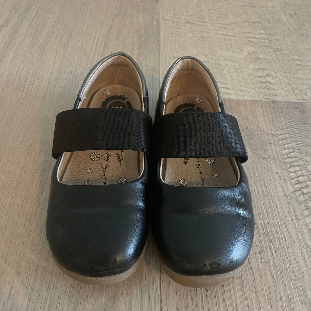 SOLD Livie and Luca leather shoes